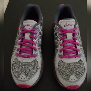 Ladies Size 6 Asics Athletic Shoes